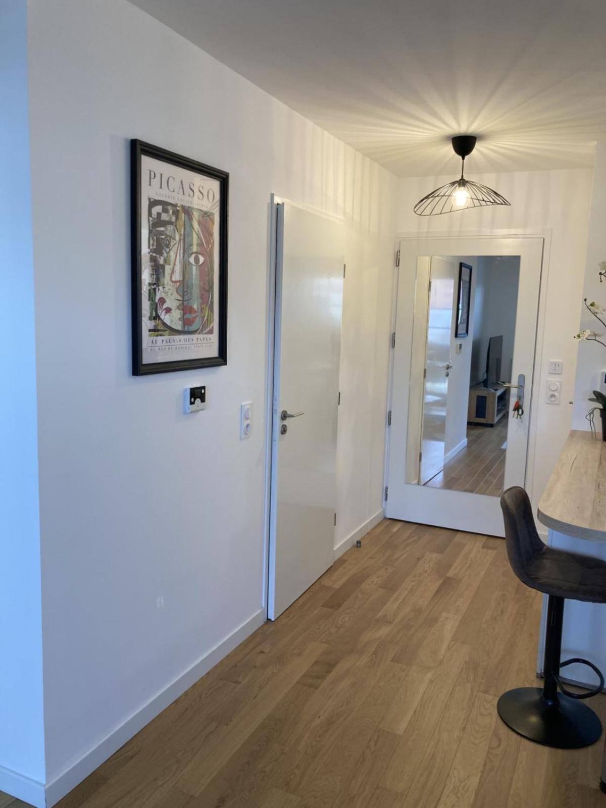Very Nice And Quiet 42 M In Suresnes With Parking Bagian luar foto